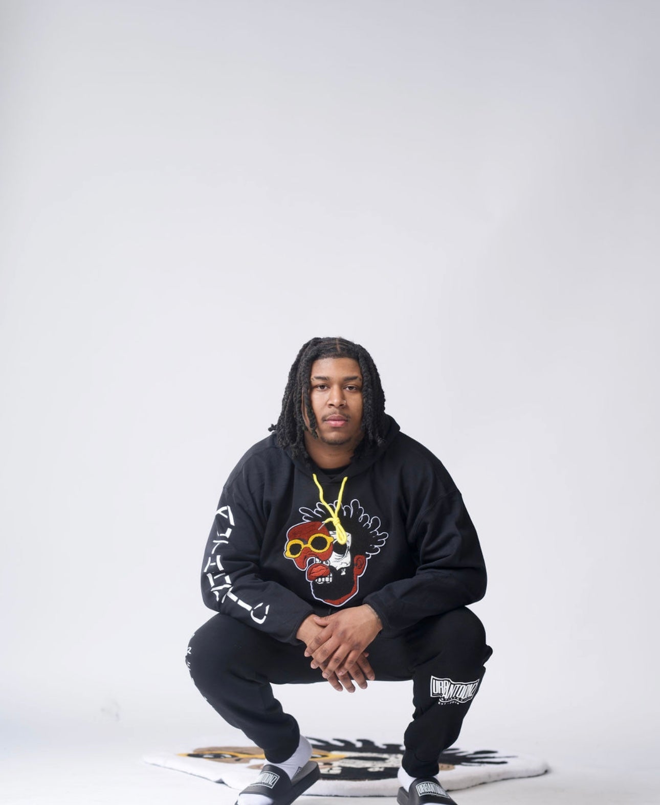 Joggers (Black/White)